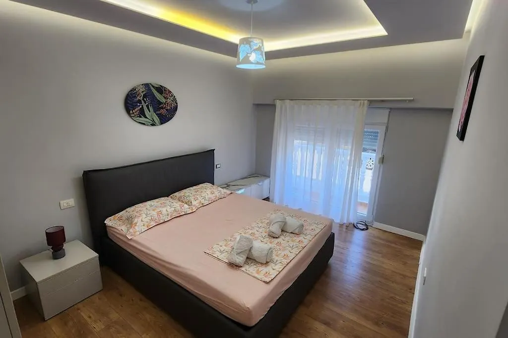 Cozy Midtown Apartment In Tirana 0*,